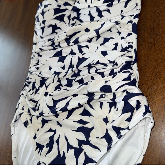 Anne Cole Women’s Twist Front One Pc Bandeau Swimsuit Blue Floral Size Small - Picture 3 of 8